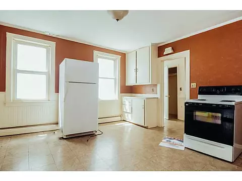 1087 Park Ave, Woonsocket, RI 02895 photo 14