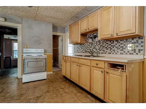 1087 Park Ave, Woonsocket, RI 02895 photo 12