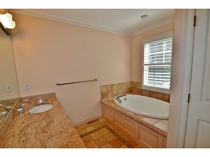 34 Oyster Pt, Warren, RI 02885 photo 13