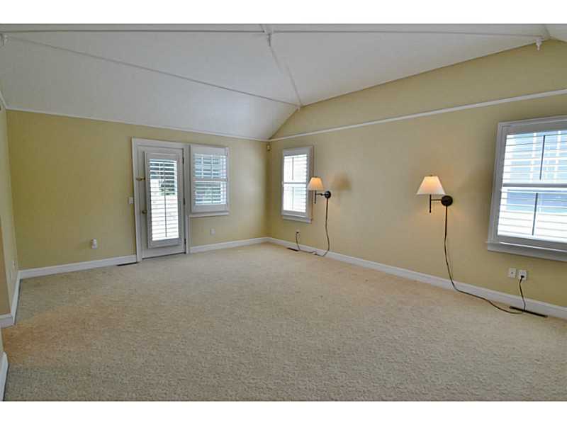 34 Oyster Pt, Warren, RI 02885 photo 12