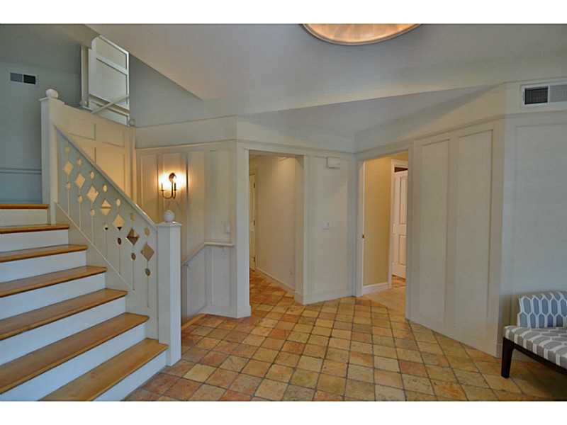 34 Oyster Pt, Warren, RI 02885 photo 3
