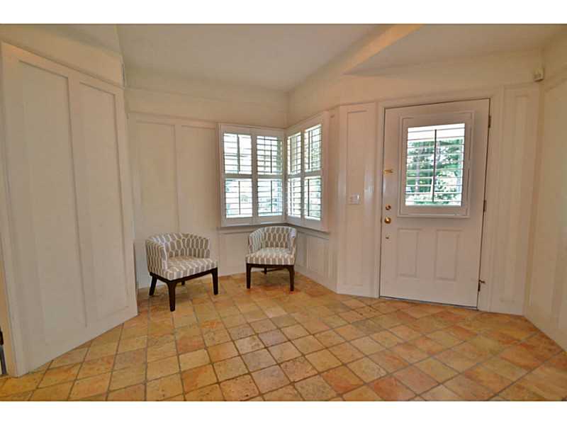 34 Oyster Pt, Warren, RI 02885 photo 4
