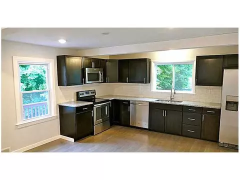 33 Janett Ave, Woonsocket, RI 02895 photo 4