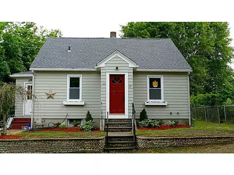 33 Janett Ave, Woonsocket, RI 02895 photo 1