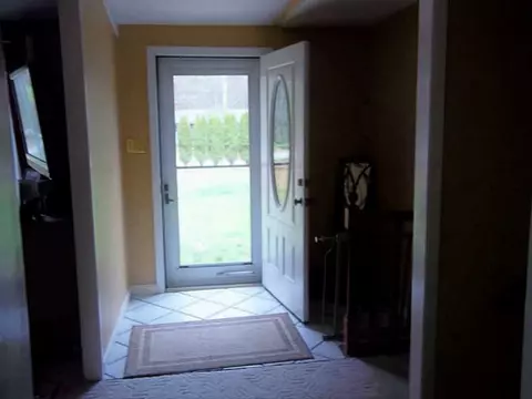 330 Maureen Cir, Mapleville, RI 02839 photo 4