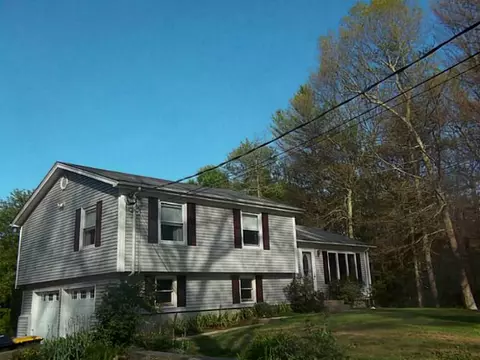 330 Maureen Cir, Mapleville, RI 02839 photo 2