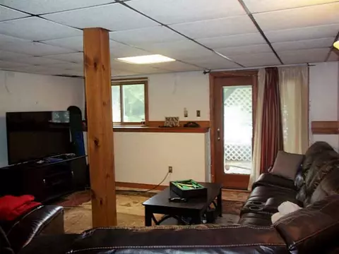 330 Maureen Cir, Mapleville, RI 02839 photo 13