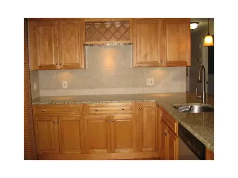 6 Waldron Ave, Warwick, RI 02888 photo 3