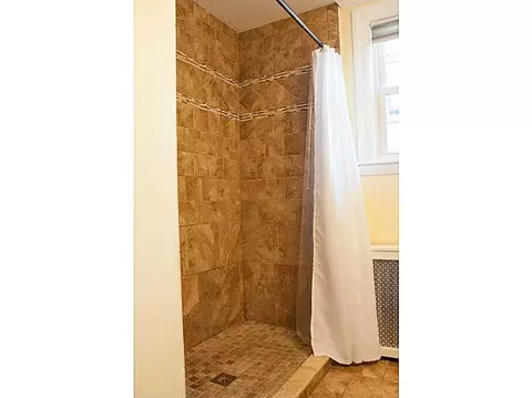35 Apollo St, Warwick, RI 02888 photo 9