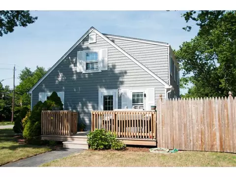 35 Apollo St, Warwick, RI 02888 photo 2