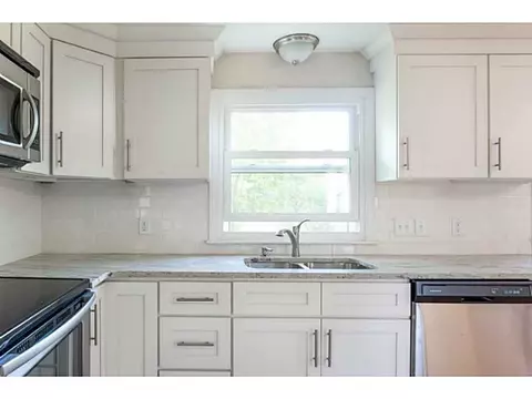 98 Poplar St, Woonsocket, RI 02895 photo 6