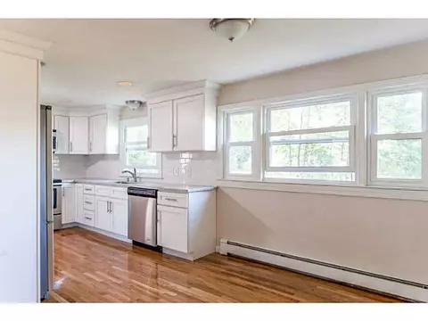 98 Poplar St, Woonsocket, RI 02895 photo 8