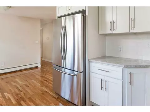 98 Poplar St, Woonsocket, RI 02895 photo 7