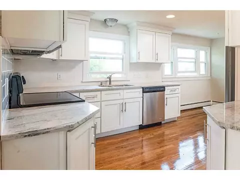 98 Poplar St, Woonsocket, RI 02895 photo 5