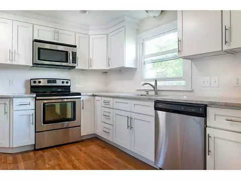 98 Poplar St, Woonsocket, RI 02895 photo 3