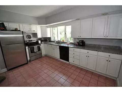 9 Gladding St, Bristol, RI 02809 photo 10