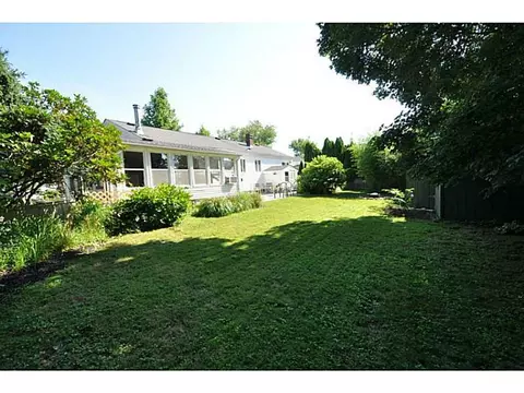 9 Gladding St, Bristol, RI 02809 photo 3