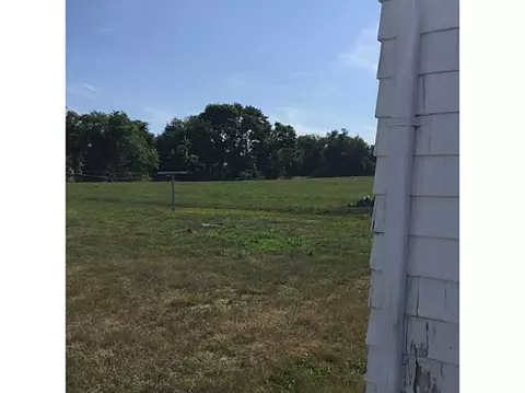955 Wapping Rd, Middletown, RI 02842 photo 3