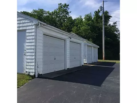 955 Wapping Rd, Middletown, RI 02842 photo 2