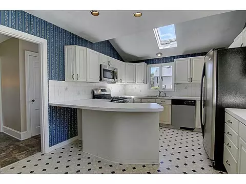 99 Vaughn Ave, Warwick, RI 02886 photo 5