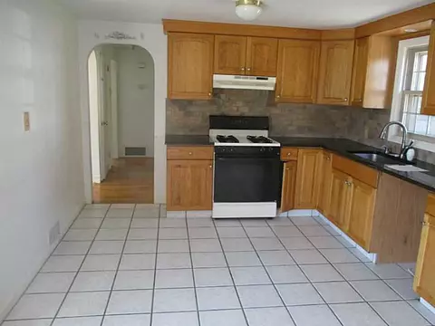 19 Haverford Rd, Warwick, RI 02886 photo 3