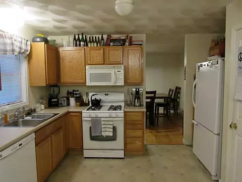 384 Atlantic Ave, Warwick, RI 02888 photo 4