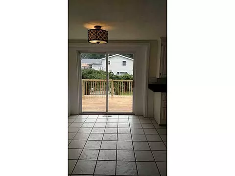 40 Walker Rd, Warwick, RI 02889 photo 9