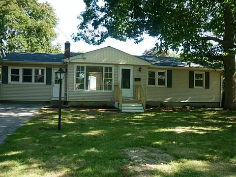 40 Walker Rd, Warwick, RI 02889 photo 1
