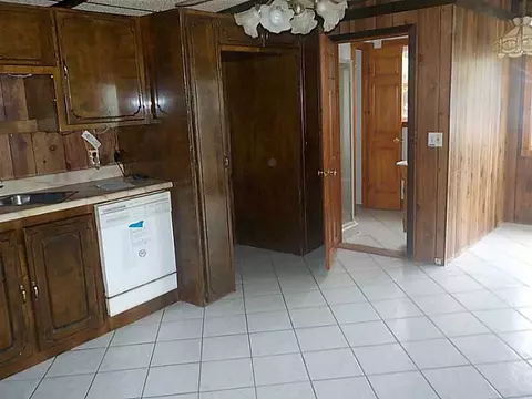 166 Vose St, Woonsocket, RI 02895 photo 4