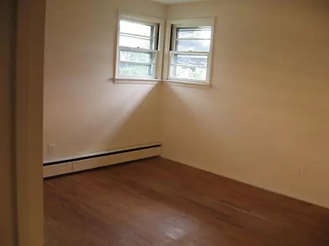 77 Glenbrook Rd, Warwick, RI 02889 photo 9