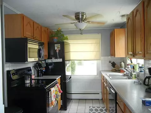 301 Maple St, Warwick, RI 02888 photo 9