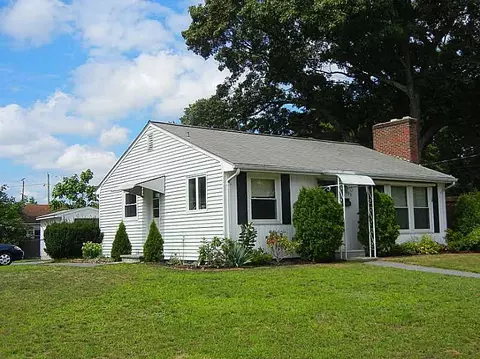 301 Maple St, Warwick, RI 02888 photo 1