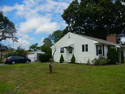 301 Maple St, Warwick, RI 02888 photo 2