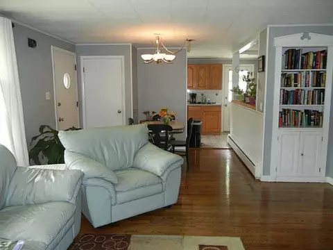 301 Maple St, Warwick, RI 02888 photo 7
