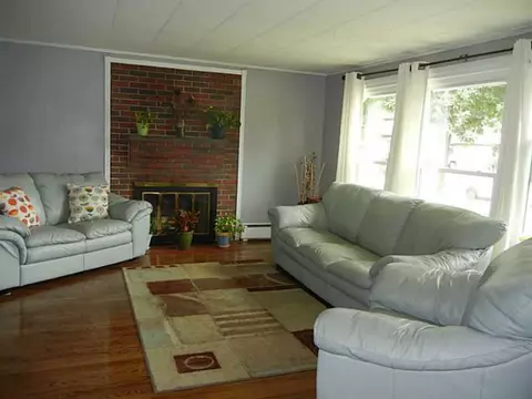 301 Maple St, Warwick, RI 02888 photo 5
