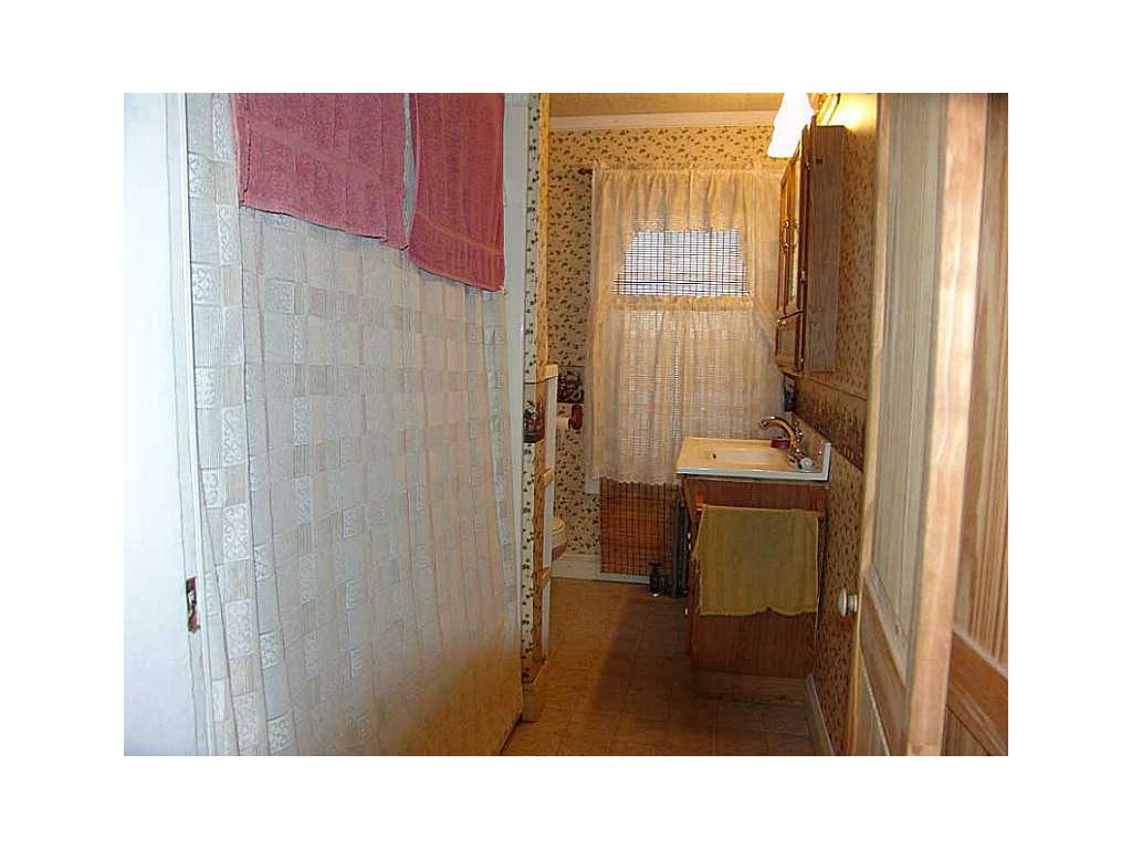 138 W School St, Woonsocket, RI 02895 photo 5