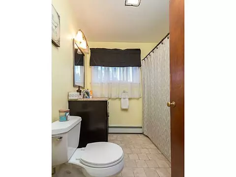 101 Pelletier Ave, Woonsocket, RI 02895 photo 14