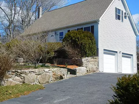 33 Robin Way, Westerly, RI 02891 photo 2