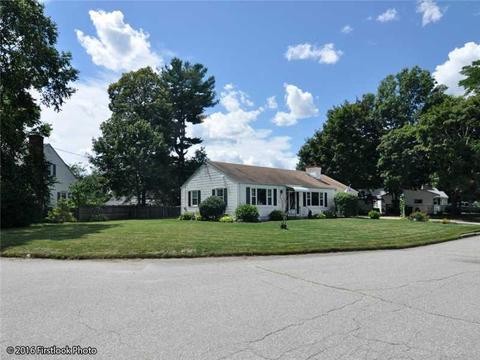 372 Manor Dr, Warwick, RI 02888 photo 3