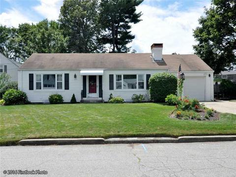 372 Manor Dr, Warwick, RI 02888 photo 2