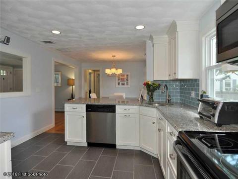 372 Manor Dr, Warwick, RI 02888 photo 8