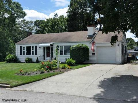 372 Manor Dr, Warwick, RI 02888 photo 1