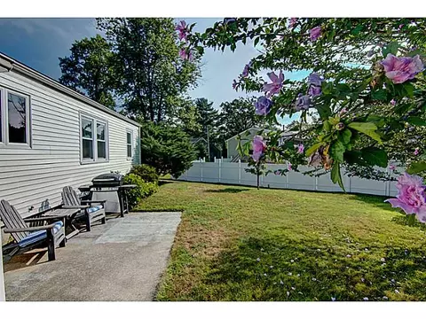 2 Roberta Dr, Barrington, RI 02806 photo 14
