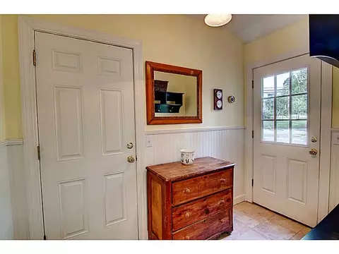 2 Roberta Dr, Barrington, RI 02806 photo 9