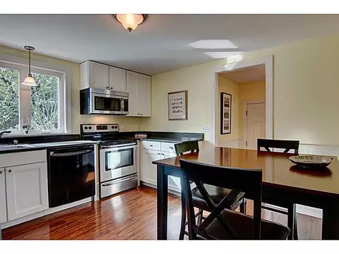 2 Roberta Dr, Barrington, RI 02806 photo 5