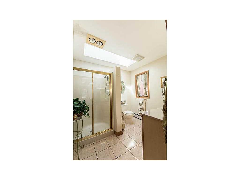 2 Bay St, Warren, RI 02885 photo 5