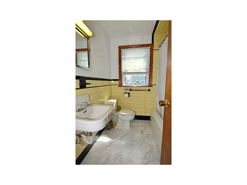 110 Ormsby Ave, Warwick, RI 02886 photo 11