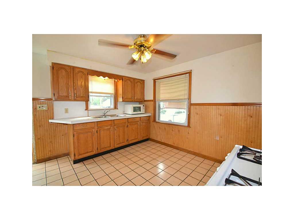 110 Ormsby Ave, Warwick, RI 02886 photo 3