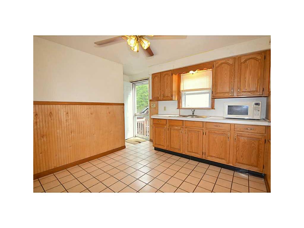 110 Ormsby Ave, Warwick, RI 02886 photo 5