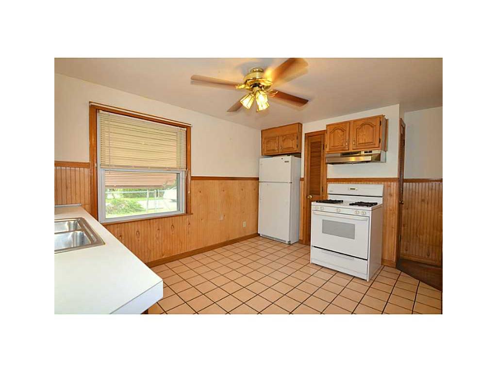 110 Ormsby Ave, Warwick, RI 02886 photo 4
